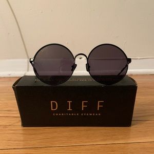 Diff Isla Black Round Sunglasses